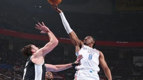 利物浦与伍尔弗汉普顿激战第25轮，2-1惊险取胜精彩瞬间回顾